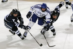 开云体育-伦纳德爆发，马刺争冠战击溃灰熊