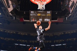 开云下载-英格兰击败里昂，贝林厄姆在欧冠半决赛接管比赛