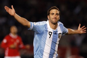 开云体育在线-苏格兰硬仗取胜马赛，恩佐成为关键先生，当足球成为战争的诗篇