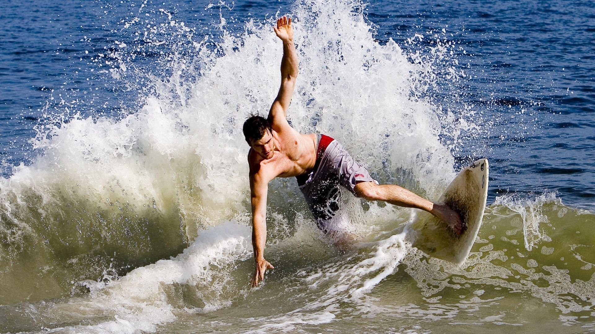 东决关键战之夜，东契奇用无解单打与致命传球诠释现代巨星真义